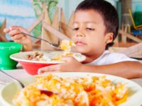 En medio de sus problemas, no olvidemos los beneficios del Programa de Alimentación Escolar (PAE) en Colombia